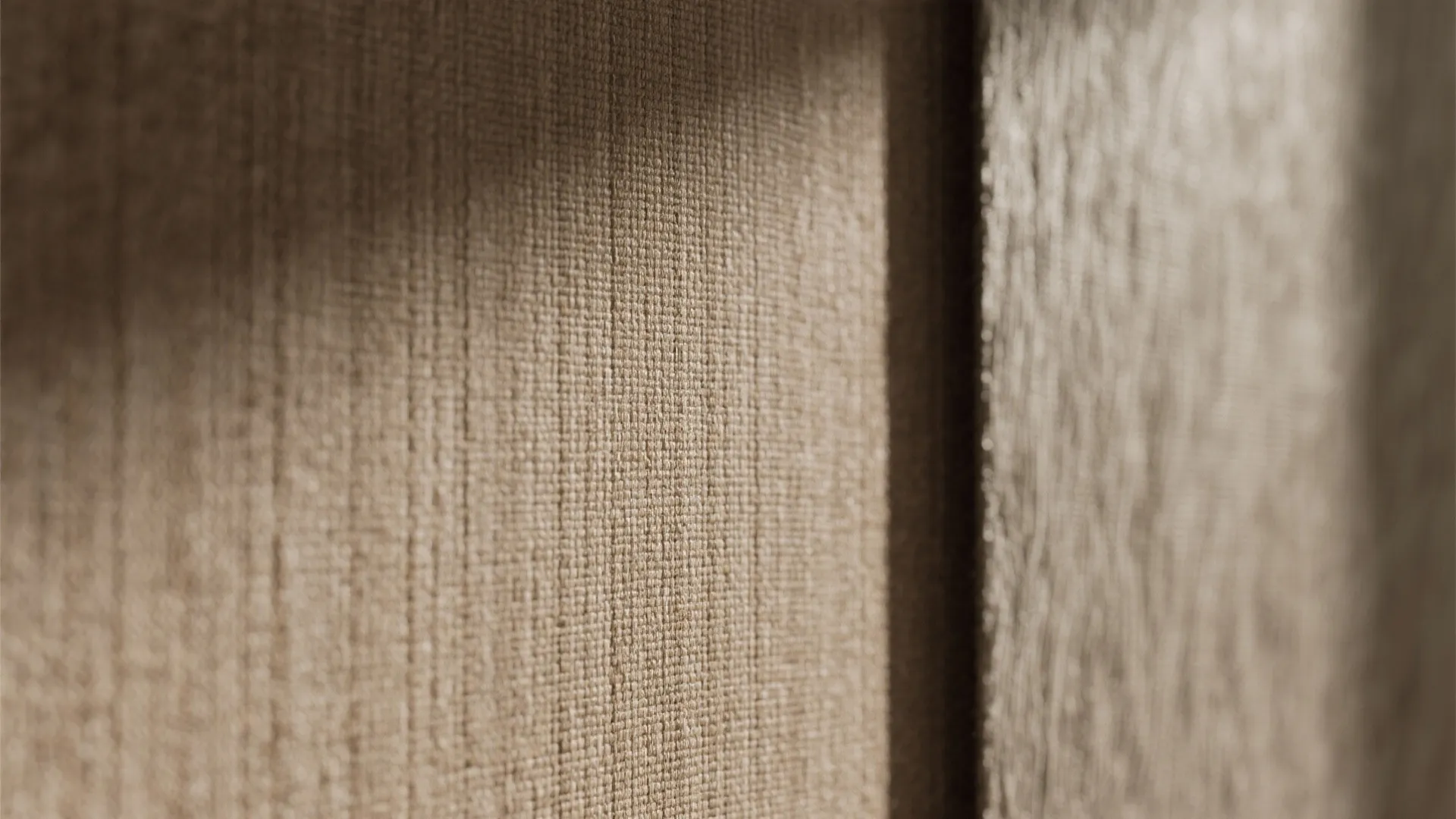 Texture That Breathes: Grasscloth, Linen, and Faux Plaster