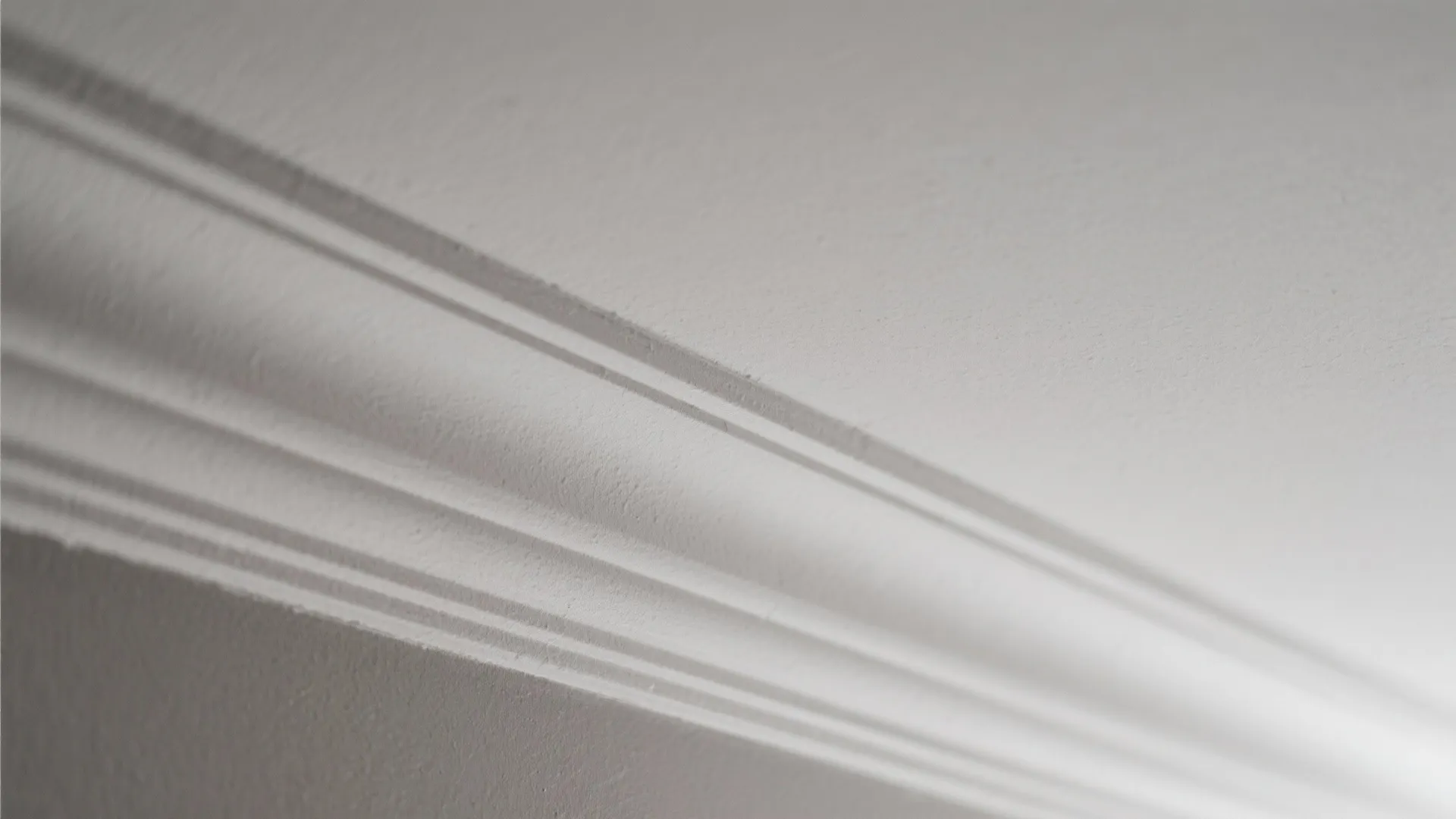 Textured gypsum with wash lighting