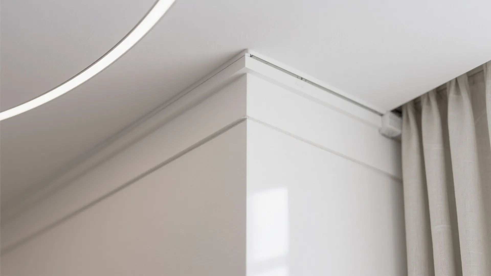 Minimal Perimeter Band + Central Plane (The “Halo”)