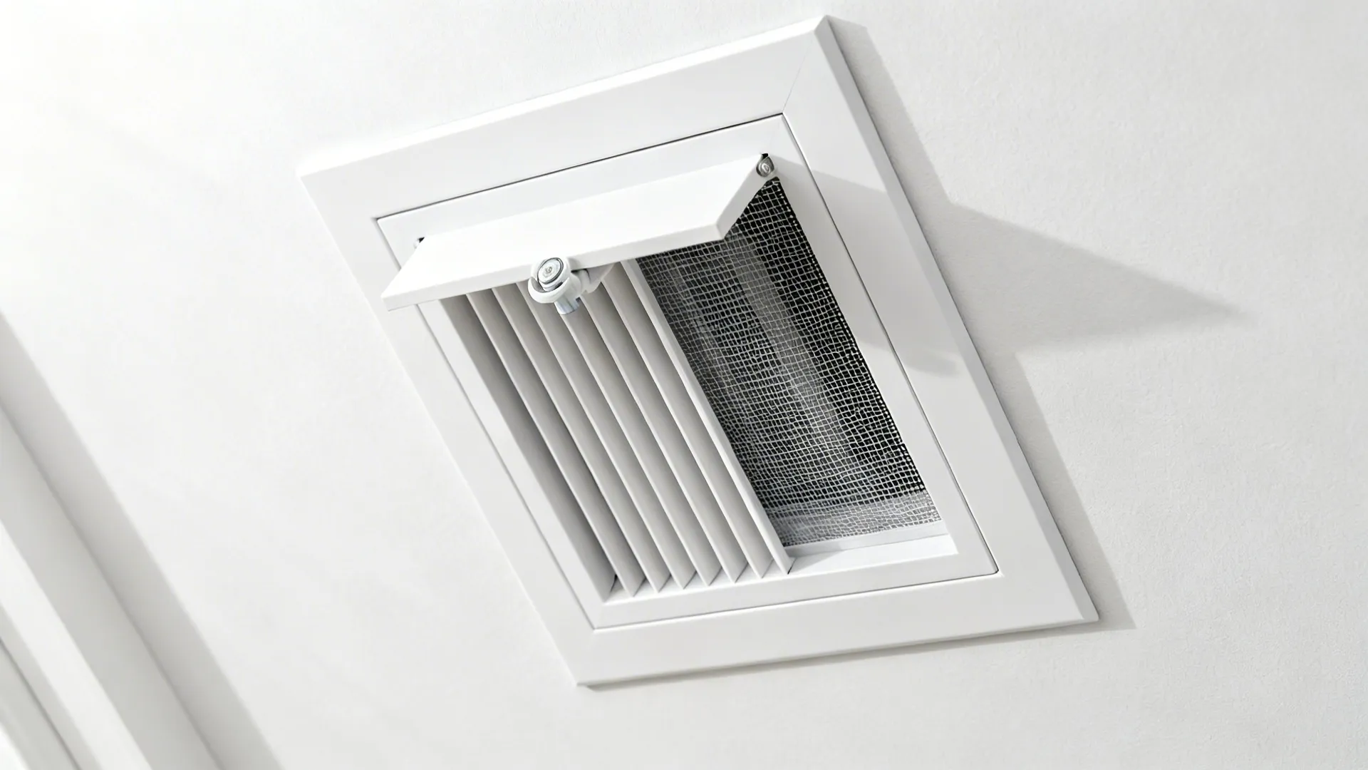 High-placed make-up air with a controlled inlet