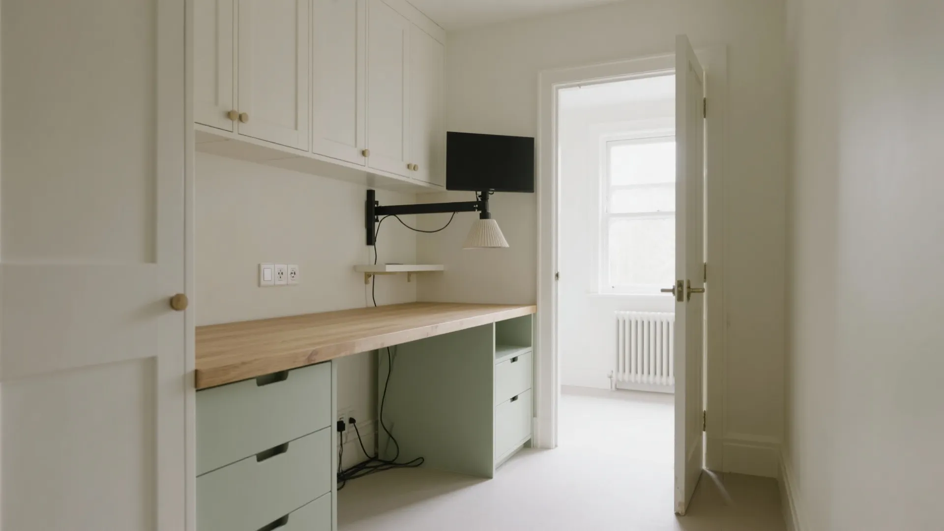 L-Shaped Work Zone in a Box Room