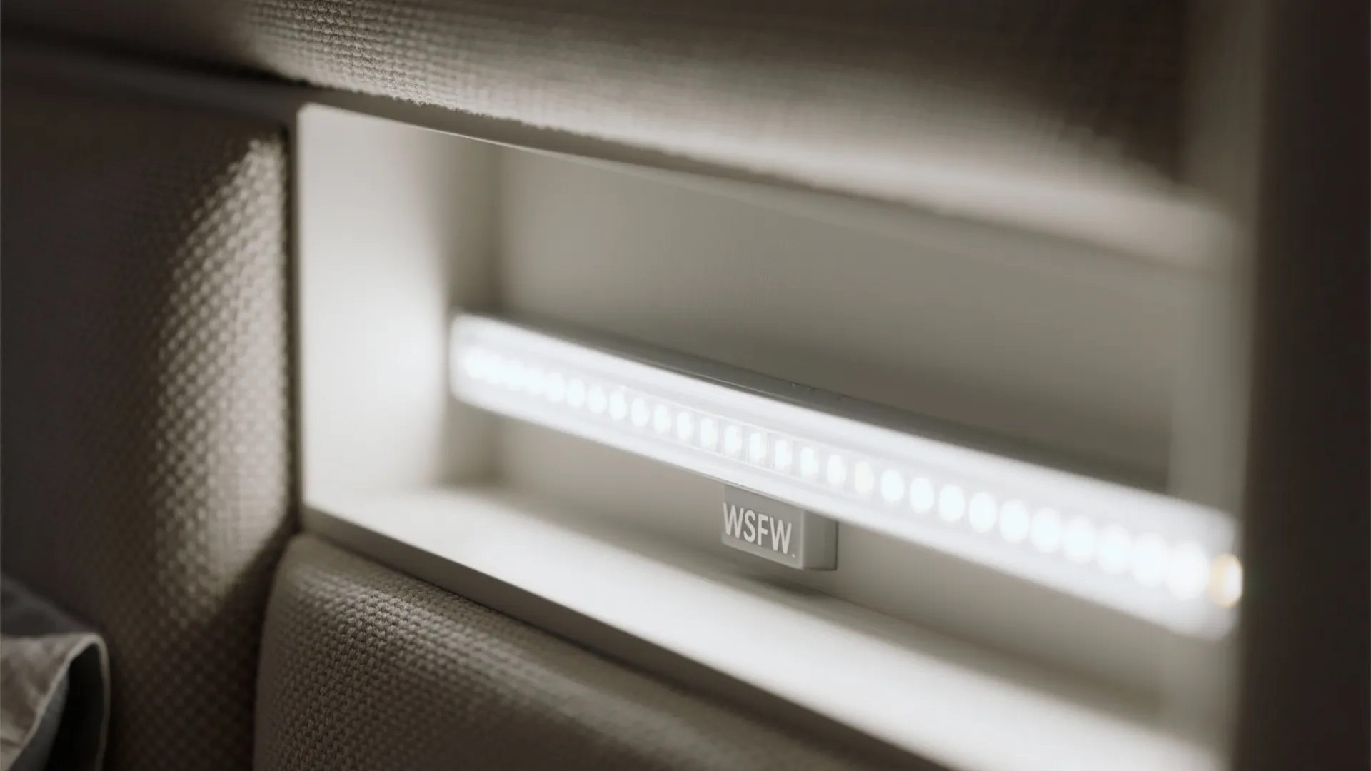 Bedroom Zoning: Headboard Walls, Niche Storage, and Calm Lighting