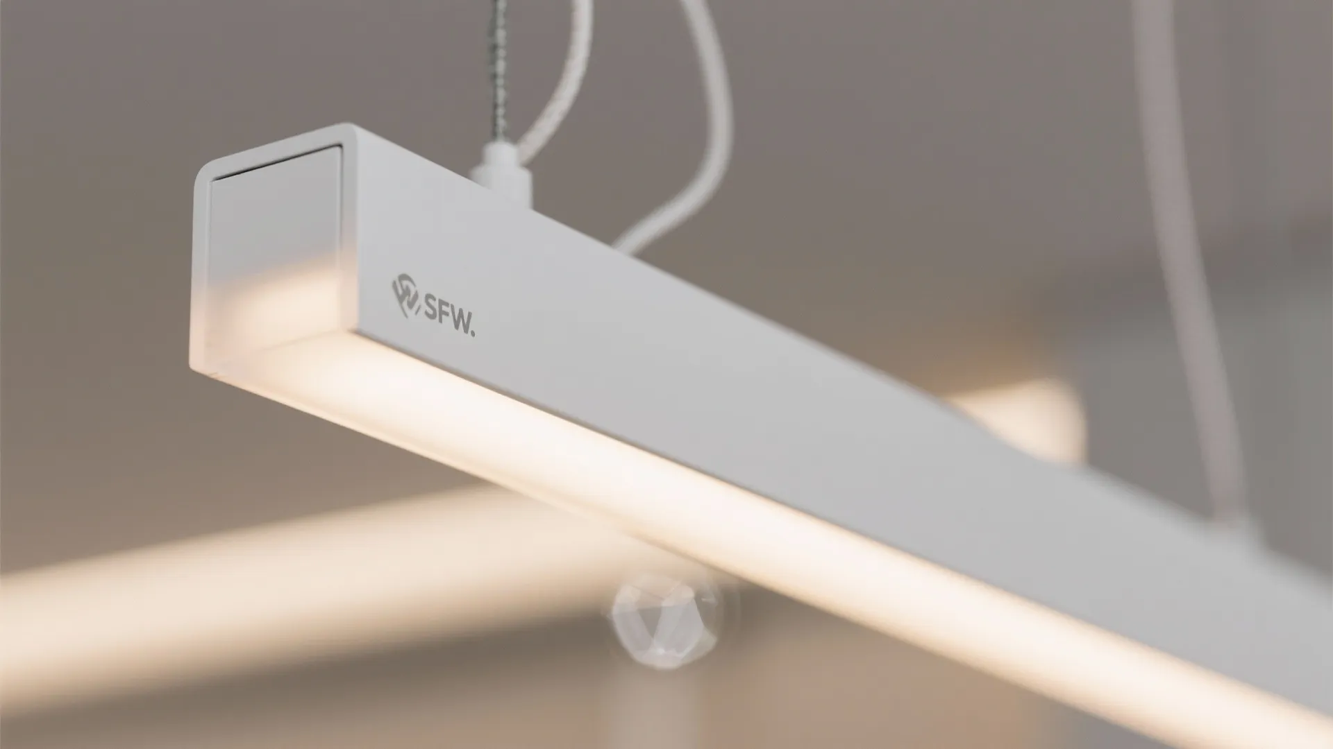 Linear pendant bars to elongate and brighten