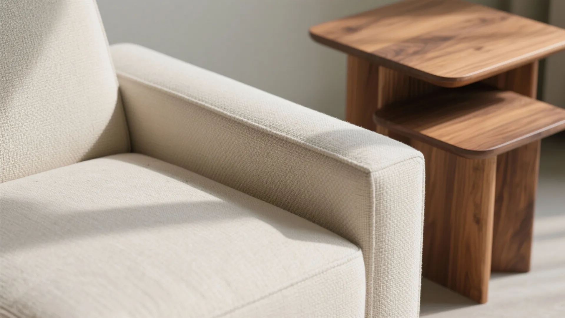 L-shaped living-dining to improve circulation