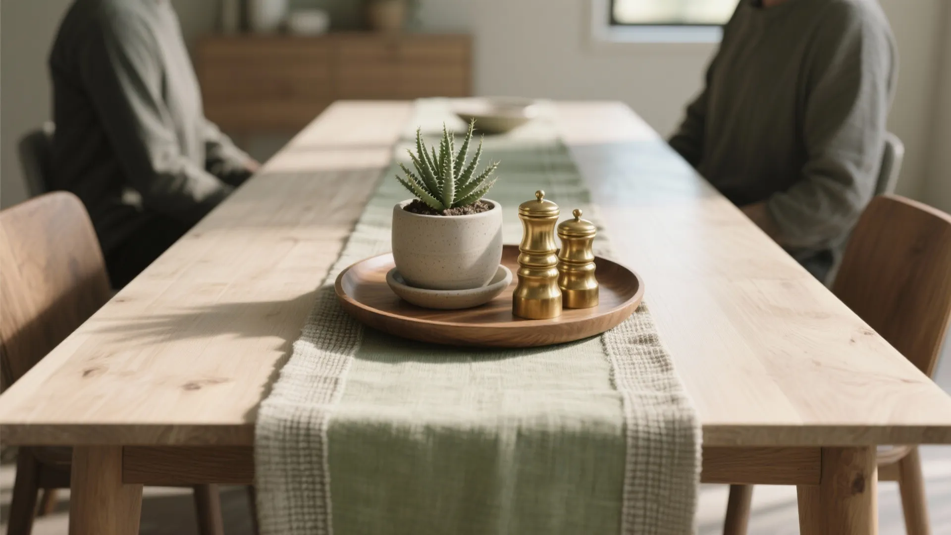 1. Layered Textures, Low Profile Centerpiece