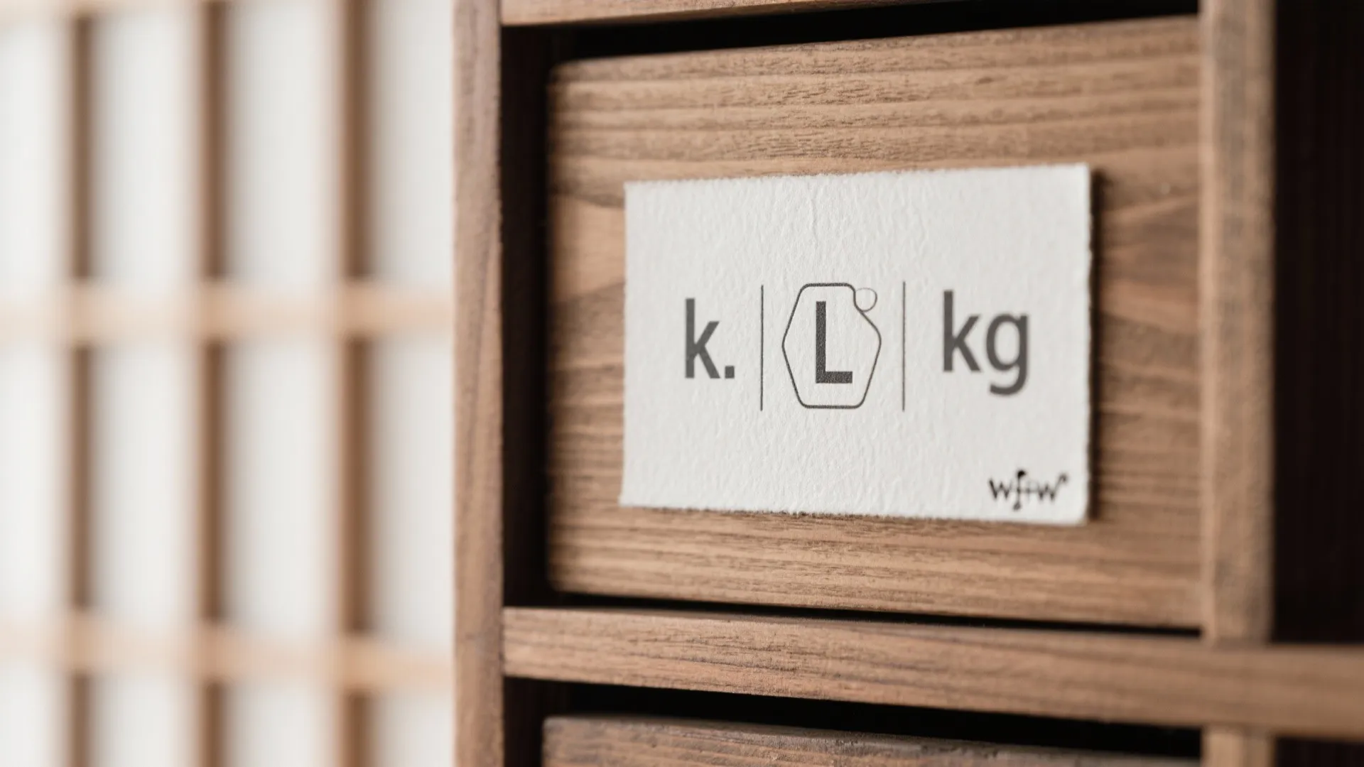 Q3. 塗料の“1k缶”は1リットルですか？