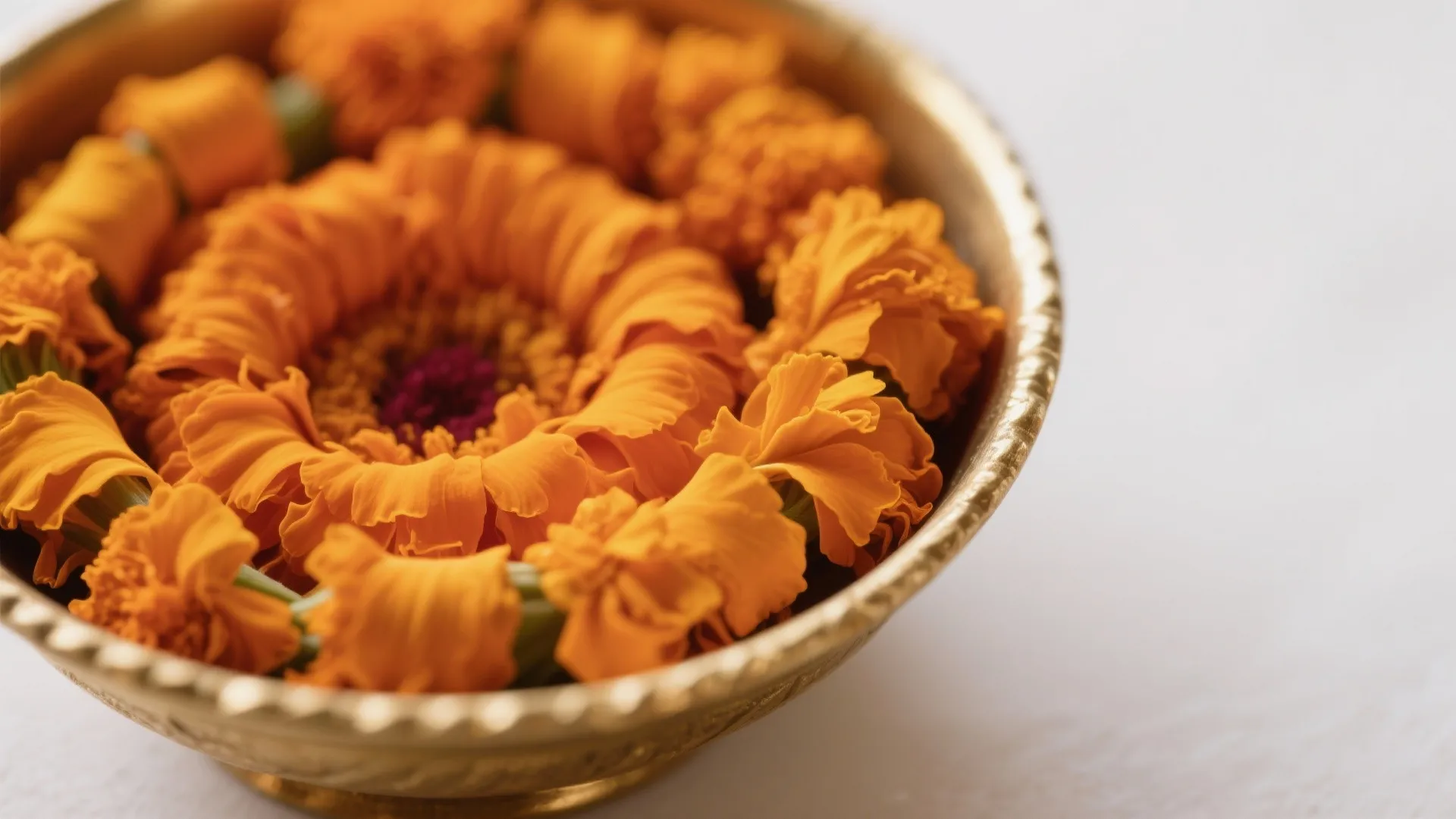 Minimal marigold layering