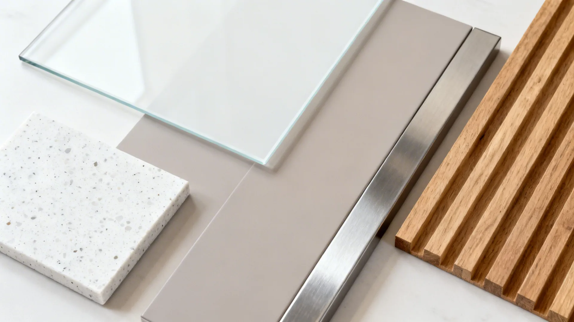 Glass Backsplash for Brightness and Easy Cleaning