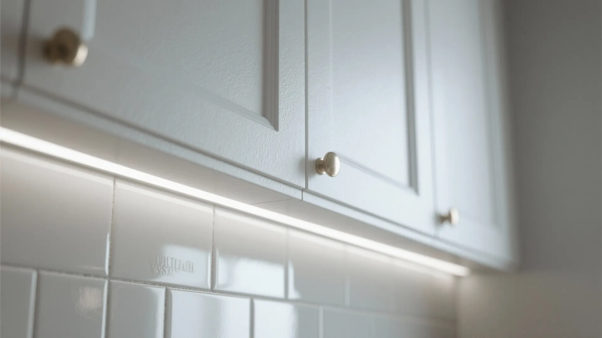 2. Matte cabinets, glossy backsplash