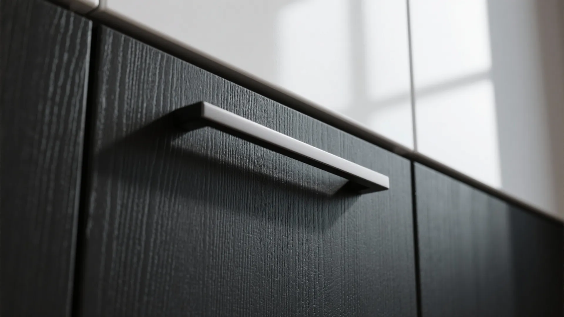 1. Matte black lower cabinets + glossy white uppers