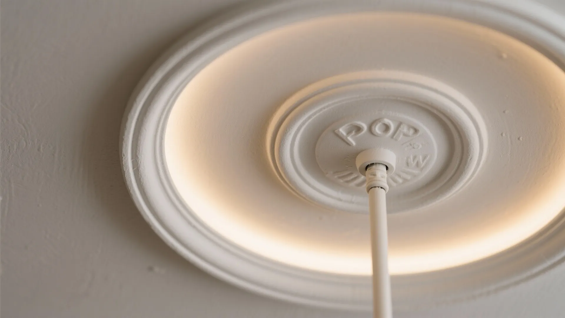 Accent ceiling medallion and perimeter wash