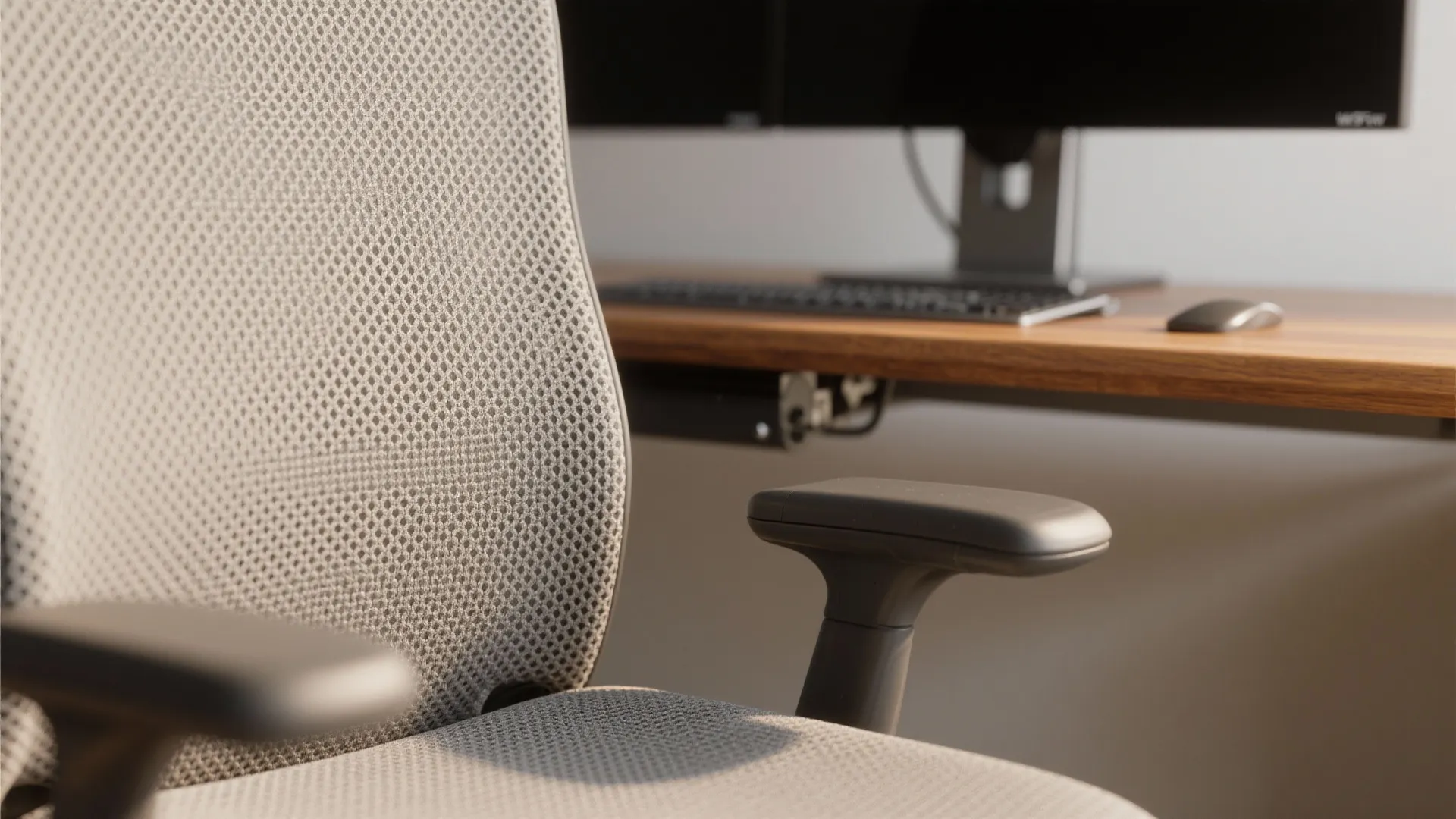 Compact Ergonomics: Chair, Screen, Breathing Room