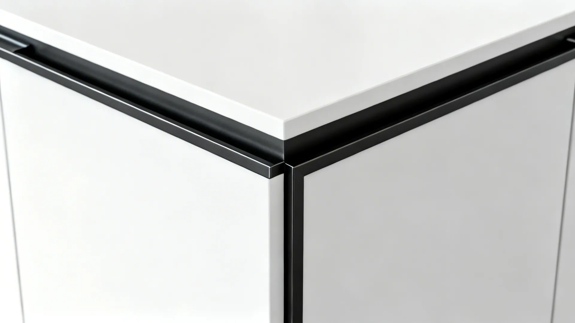 High-Contrast Boxing with Slim Frames