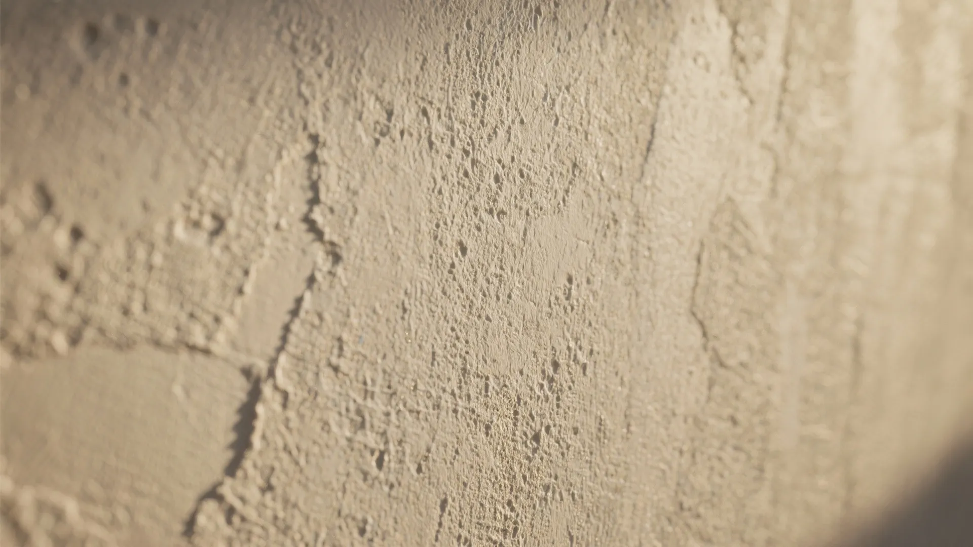 Textured Plaster: Micro-Texture That Hides and Highlights