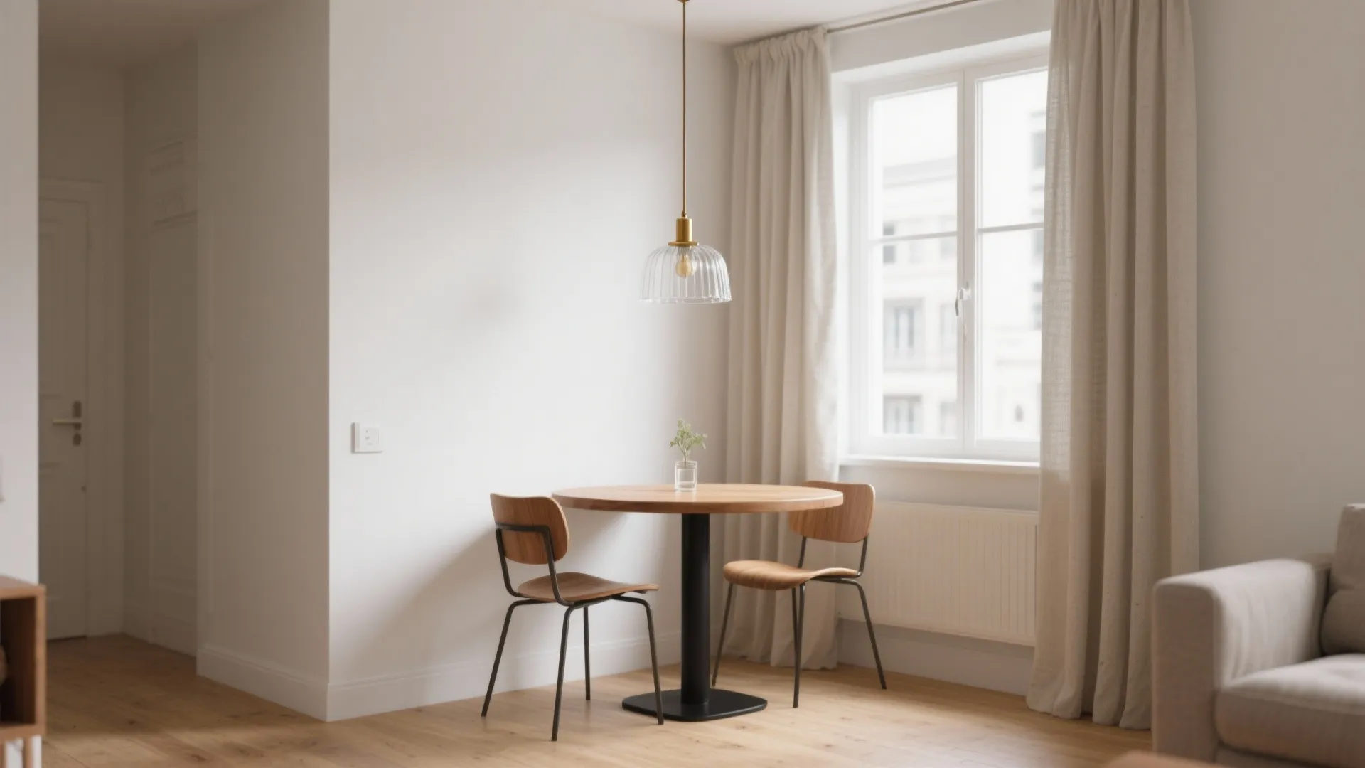 5 Smart Chandeliers for Small Rooms: A senior interior designer’s playbook to scale, style, and light layering that make compact spaces glow—without clutter or glare.