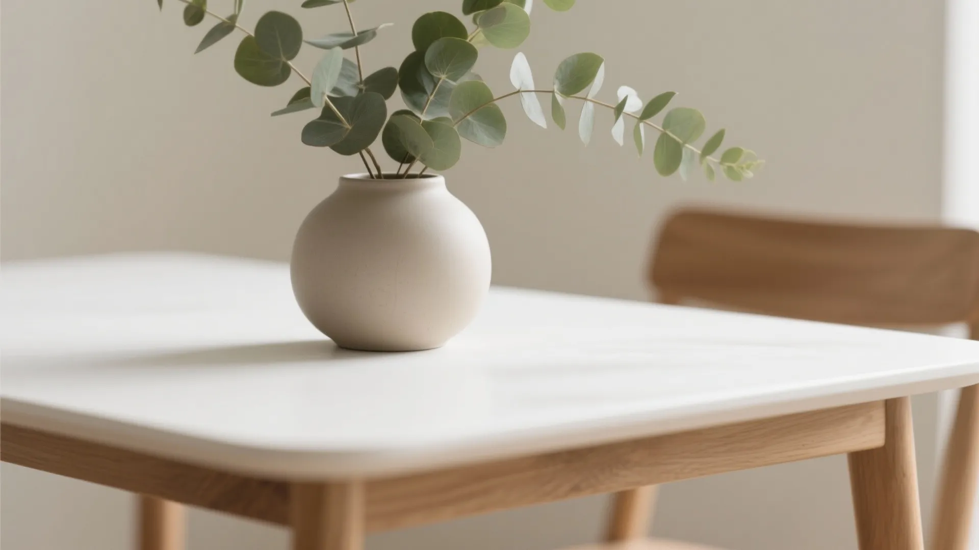 1) Minimalist Everyday Centerpiece