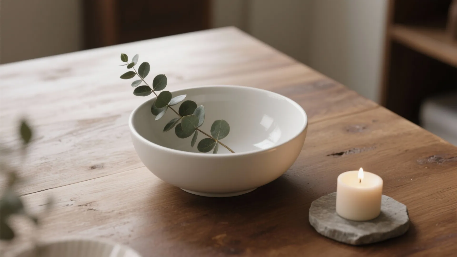 Minimalist centerpiece for everyday dining