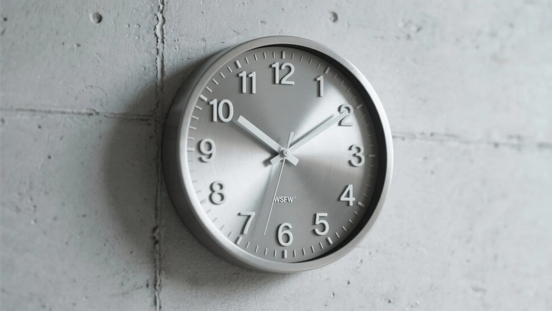 Minimalist Metal Frame Clock