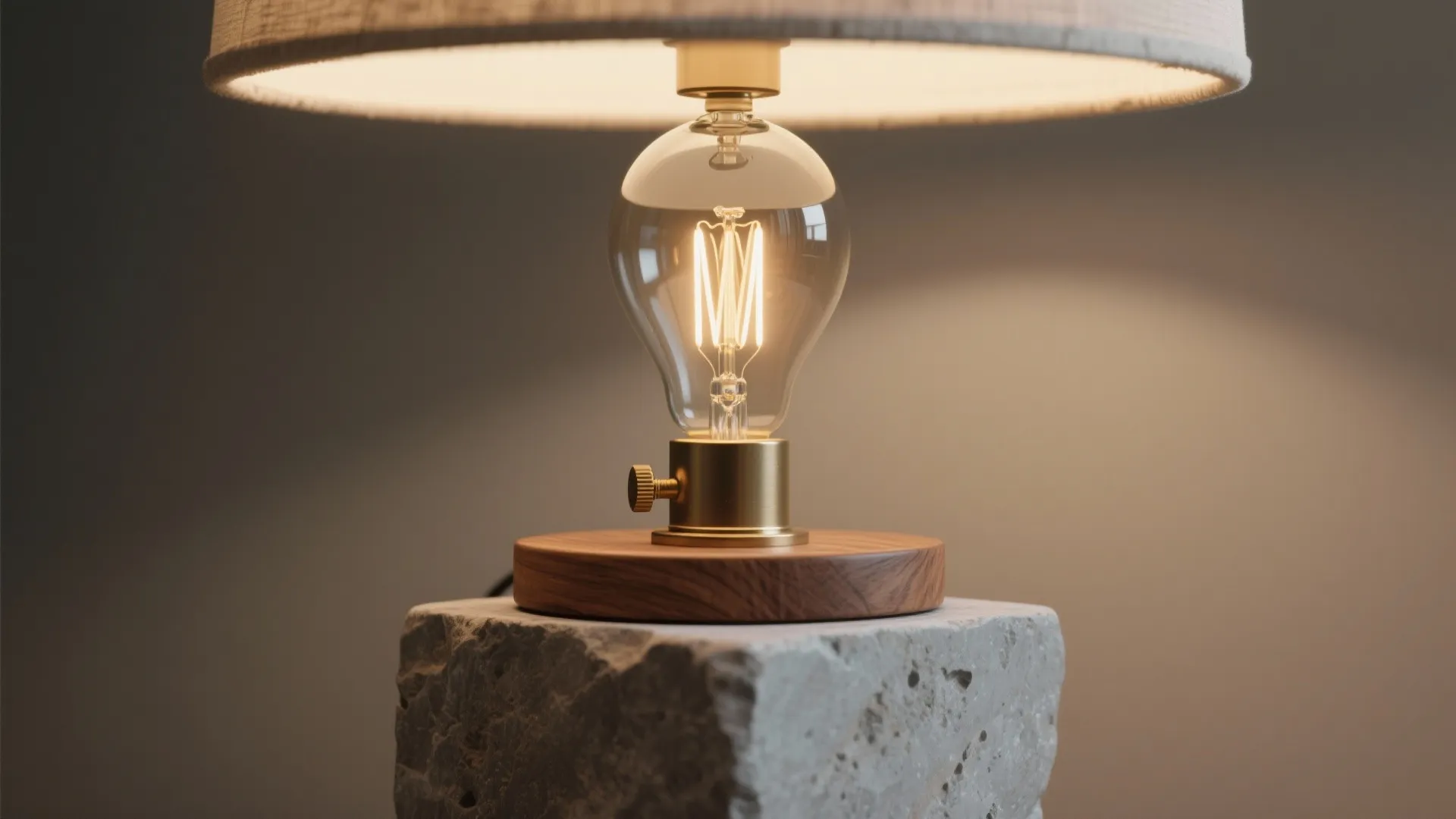 4. Mixed-material pedestal lamp with Edison bulb