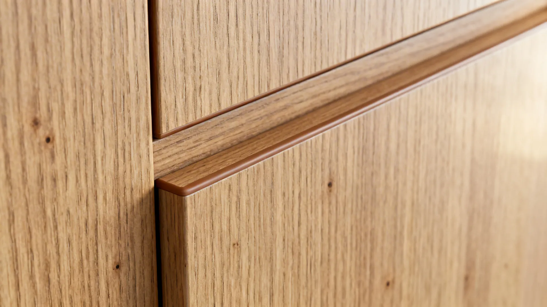 Macro of rift-cut oak veneer with 2 mm ABS edge banding and push-latch detail.