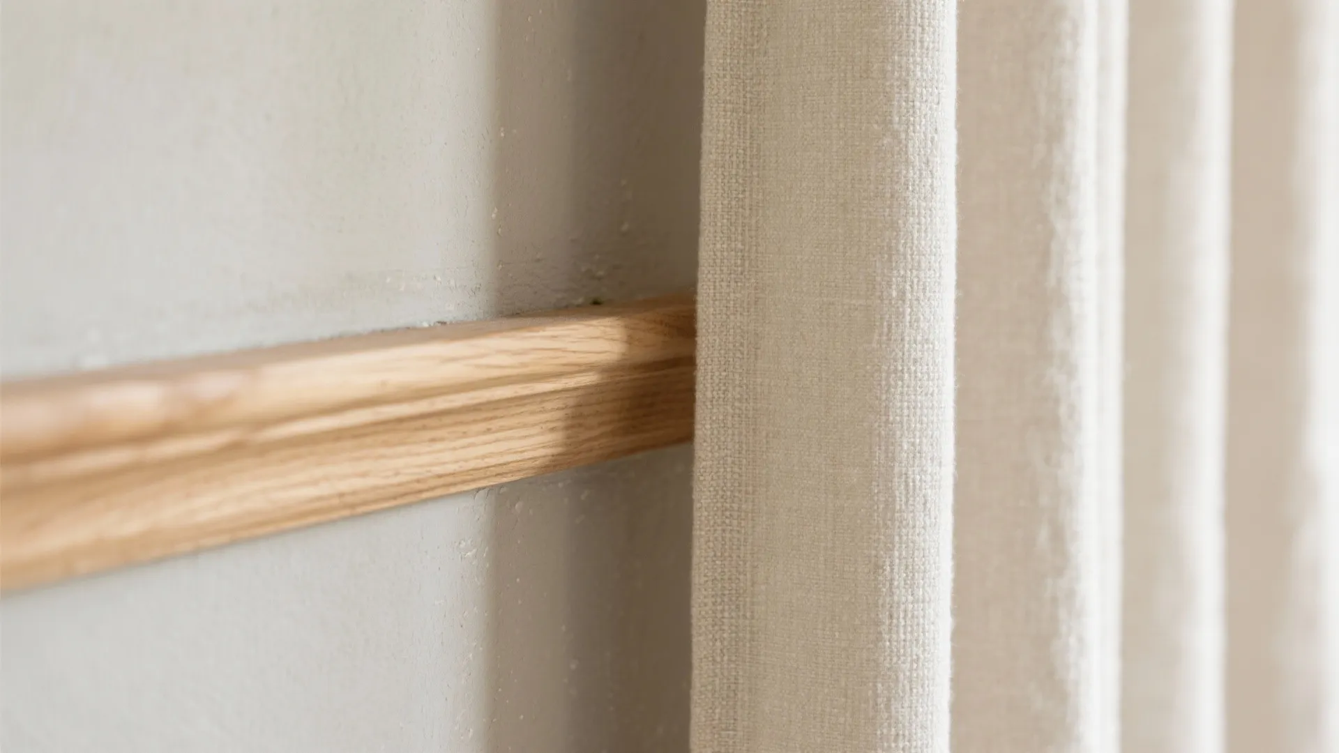 Warm Woods and Textured Neutrals for Cohesion