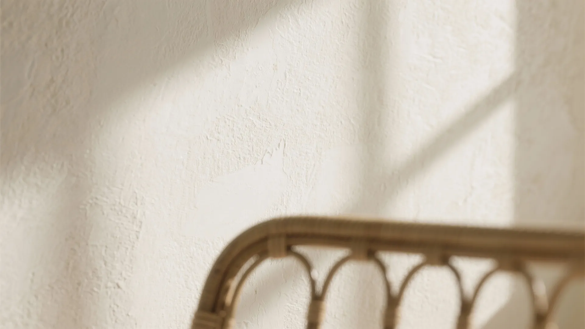 Sun-smart Off-Whites with Texture (Monochrome Done Right)