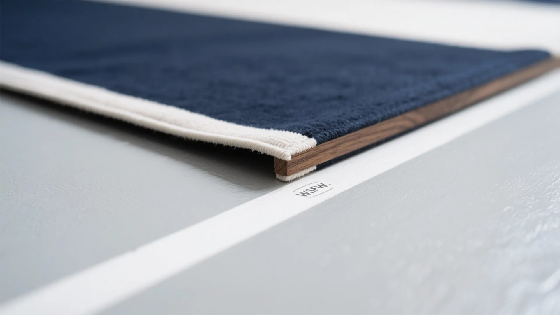 4) Bold Central Runner with Painted Side Borders