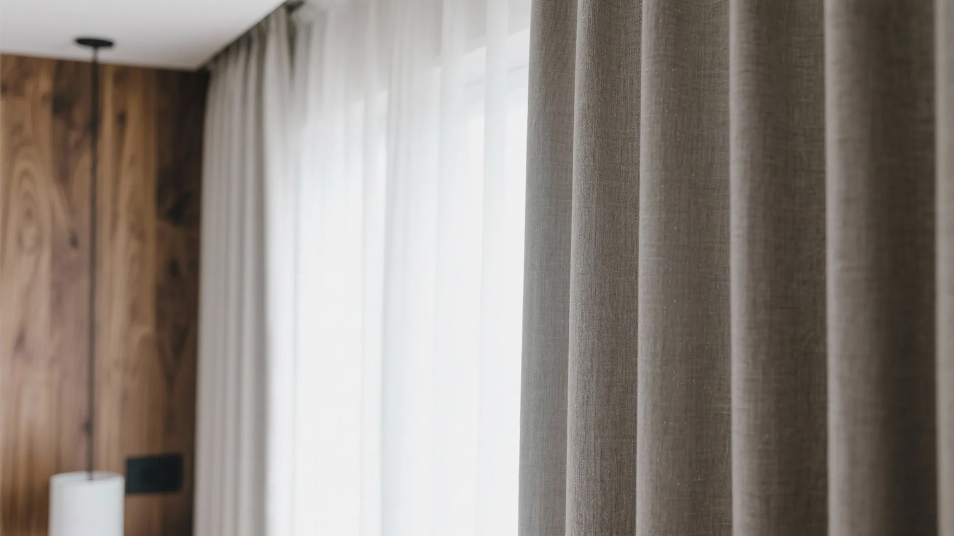 色と素材は“3色＋1素材”で統一、日式風格の静けさを保つ