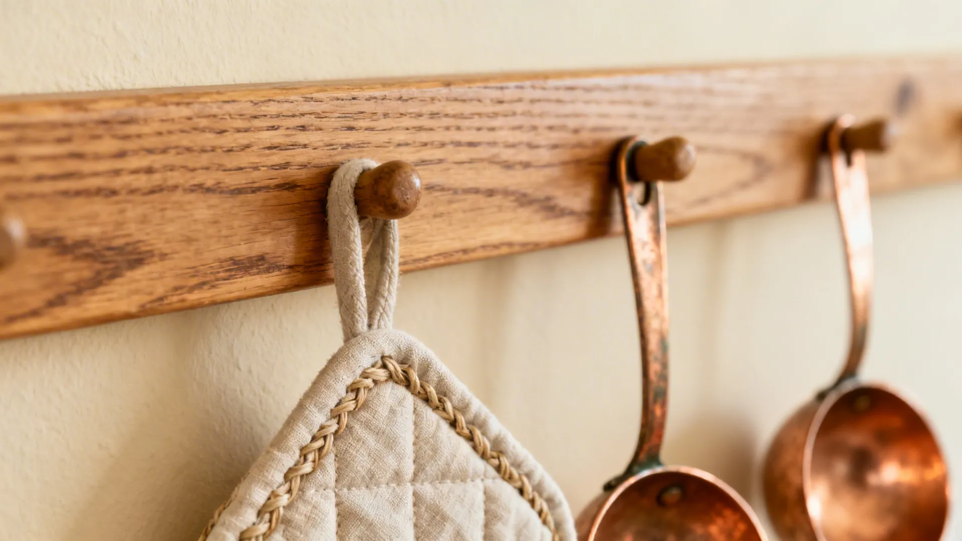 Work zones that feel collected, not cluttered