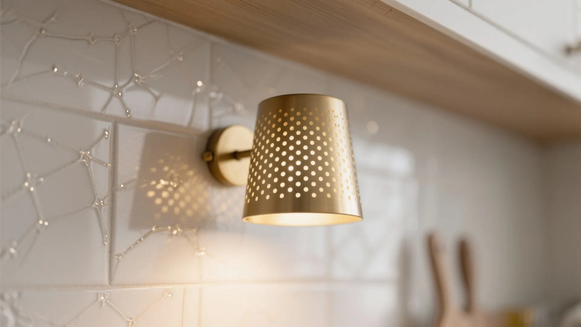 Metal shades with cutouts for patterned spill