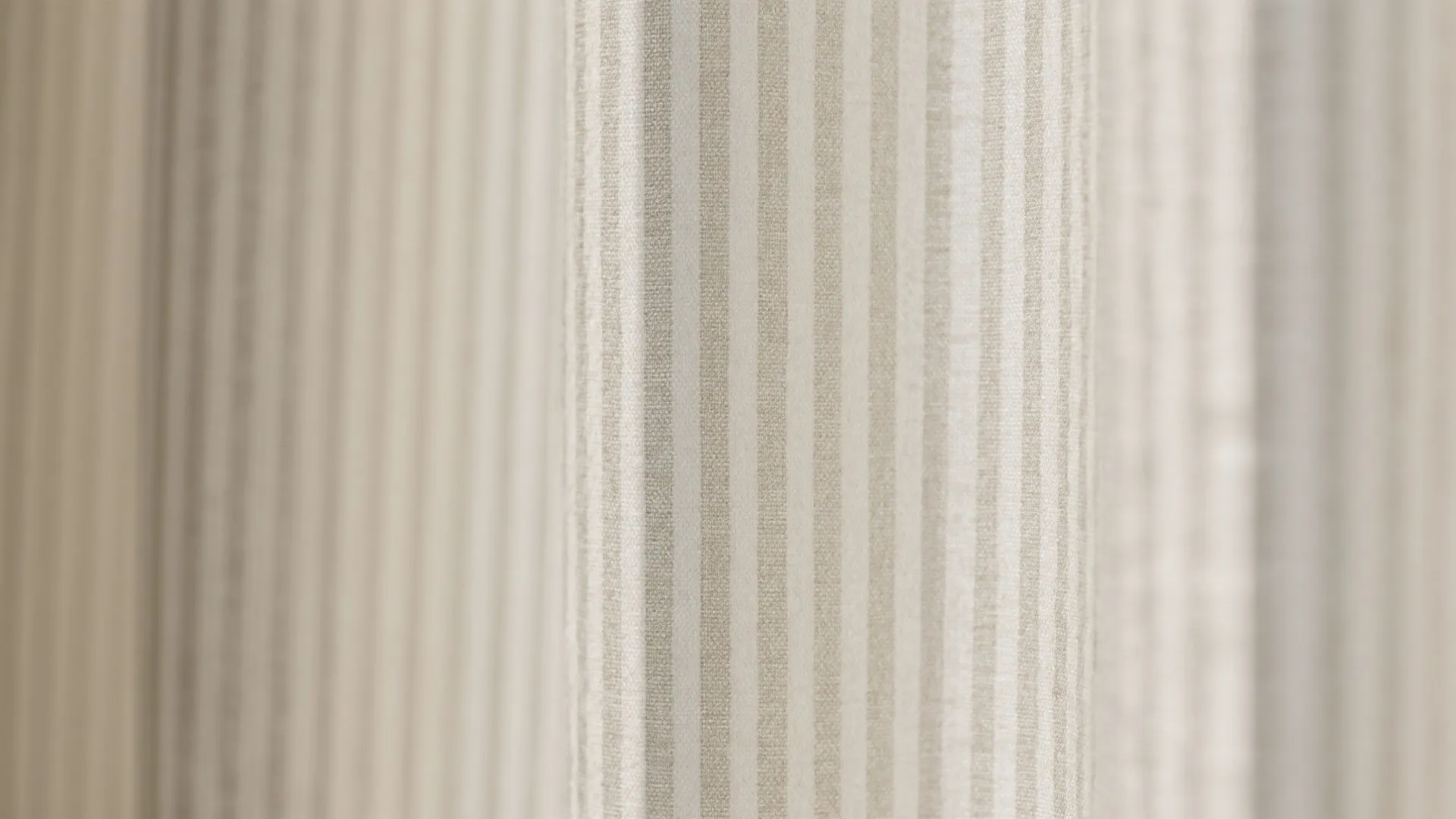 4) Neutral-to-bright palette with micro patterns