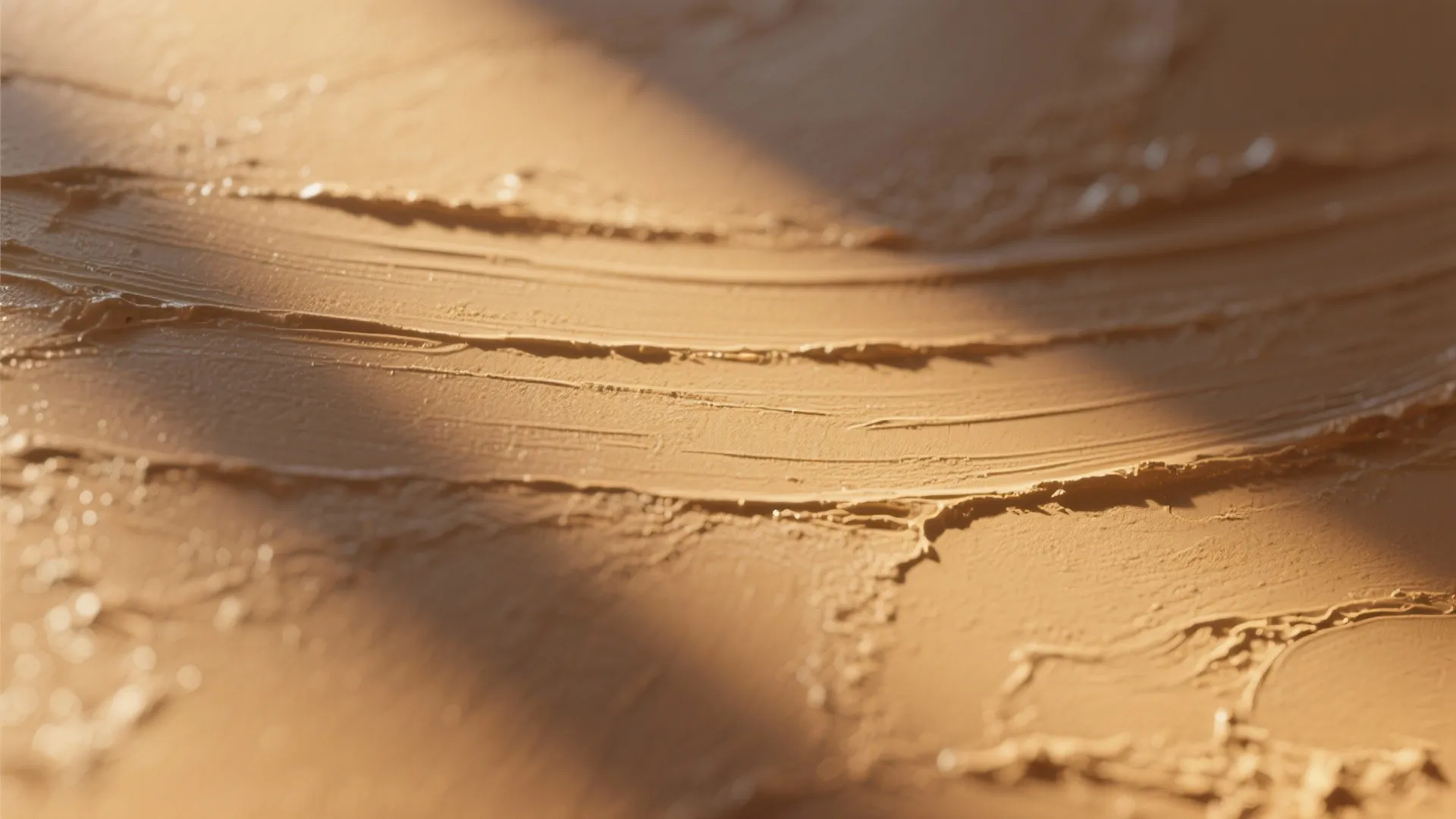 Venetian Plaster in Ochre: Luxe Glow for Compact Areas