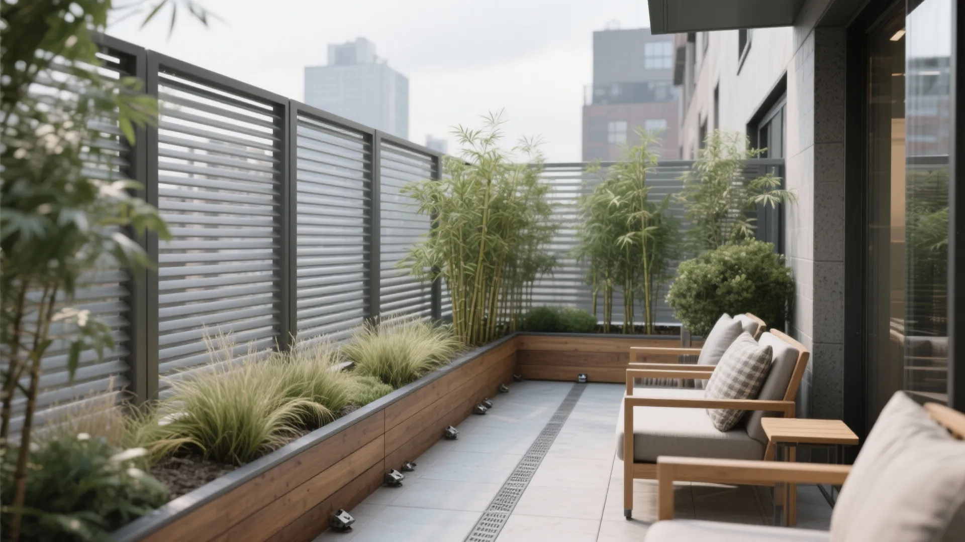 Privacy screens and green edges for urban sites