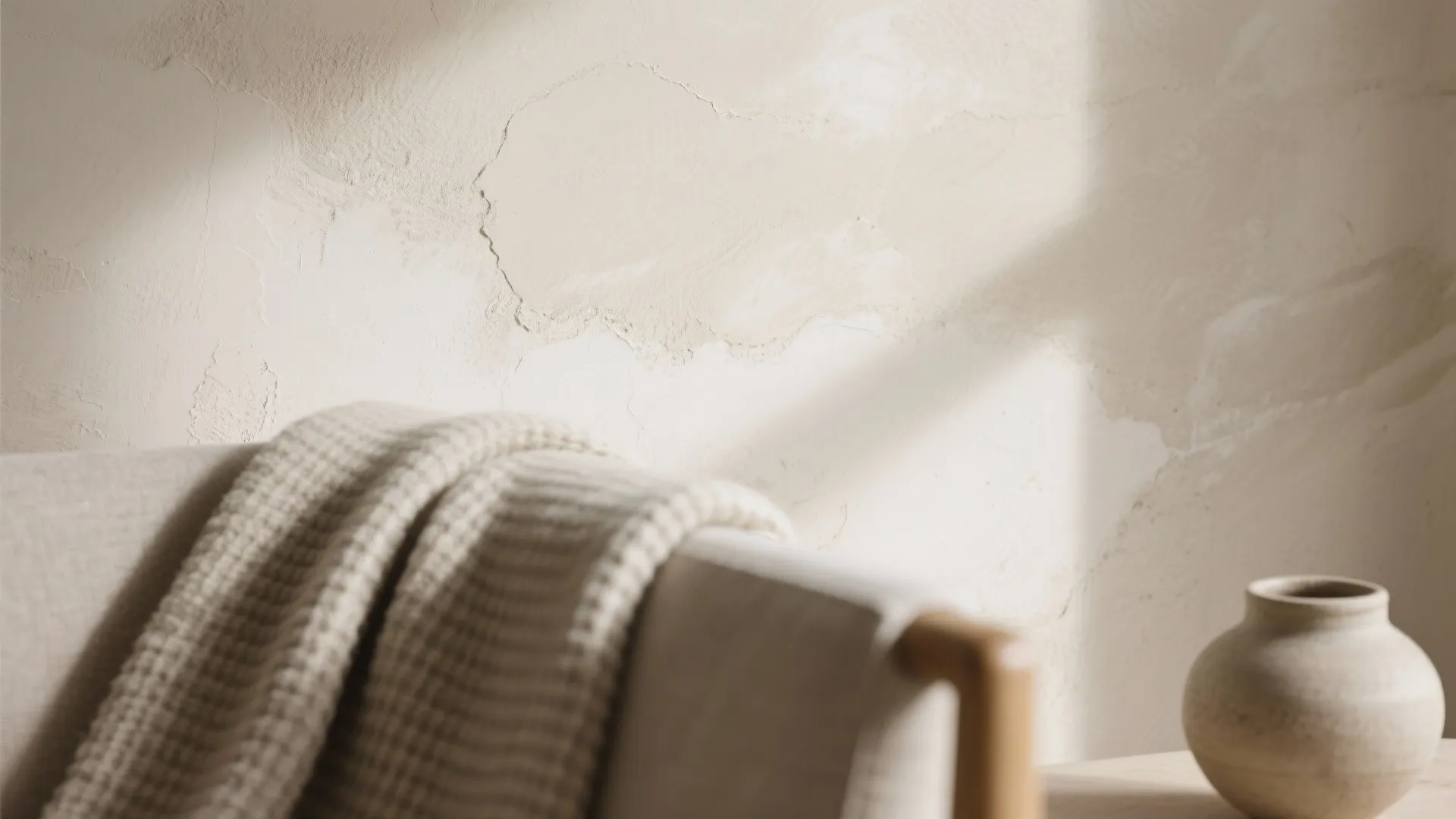 Putty-Neutral Walls with Layered Textures