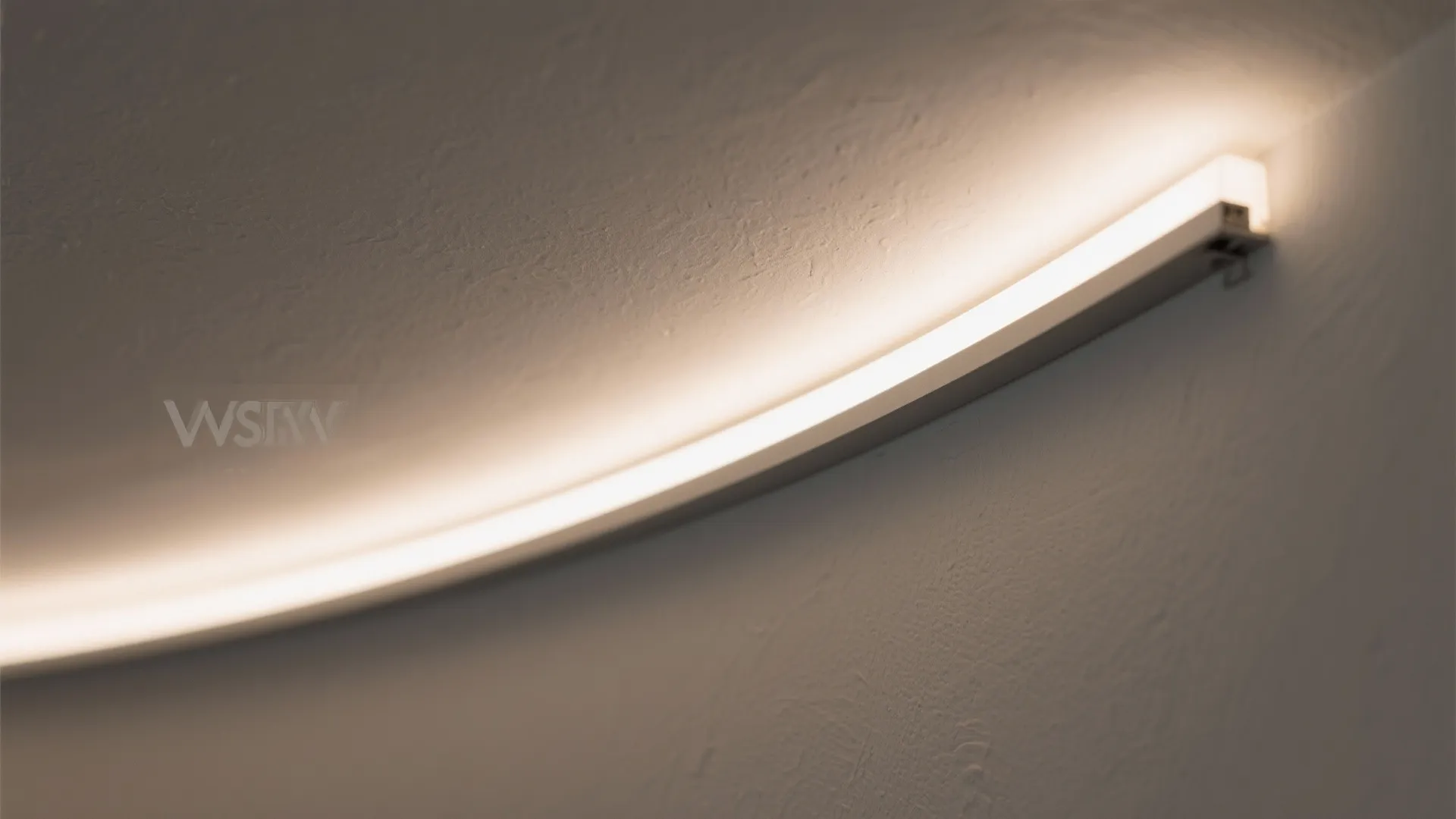 Curved Edge Detail (Soft Radius + Micro-Cove)