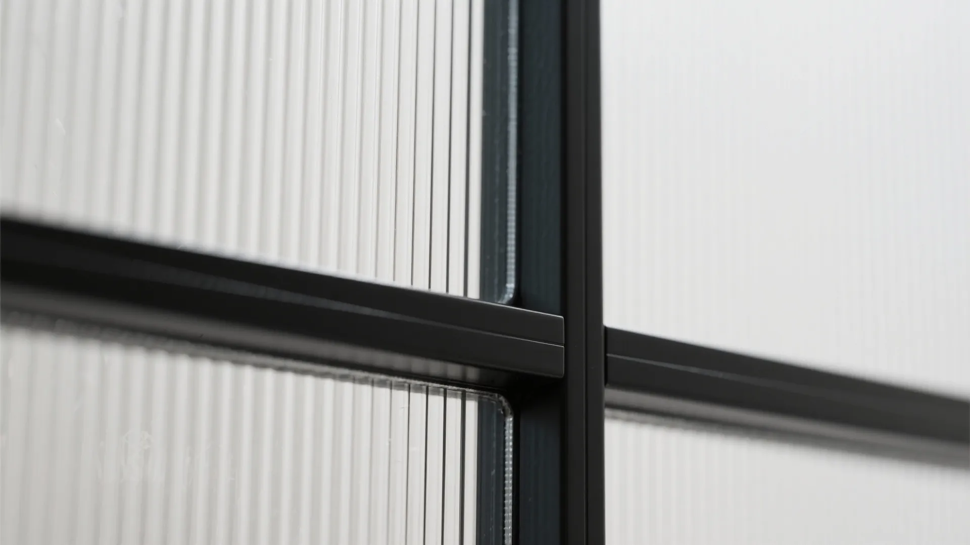 Glass Partitions for a Brighter Dining Nook