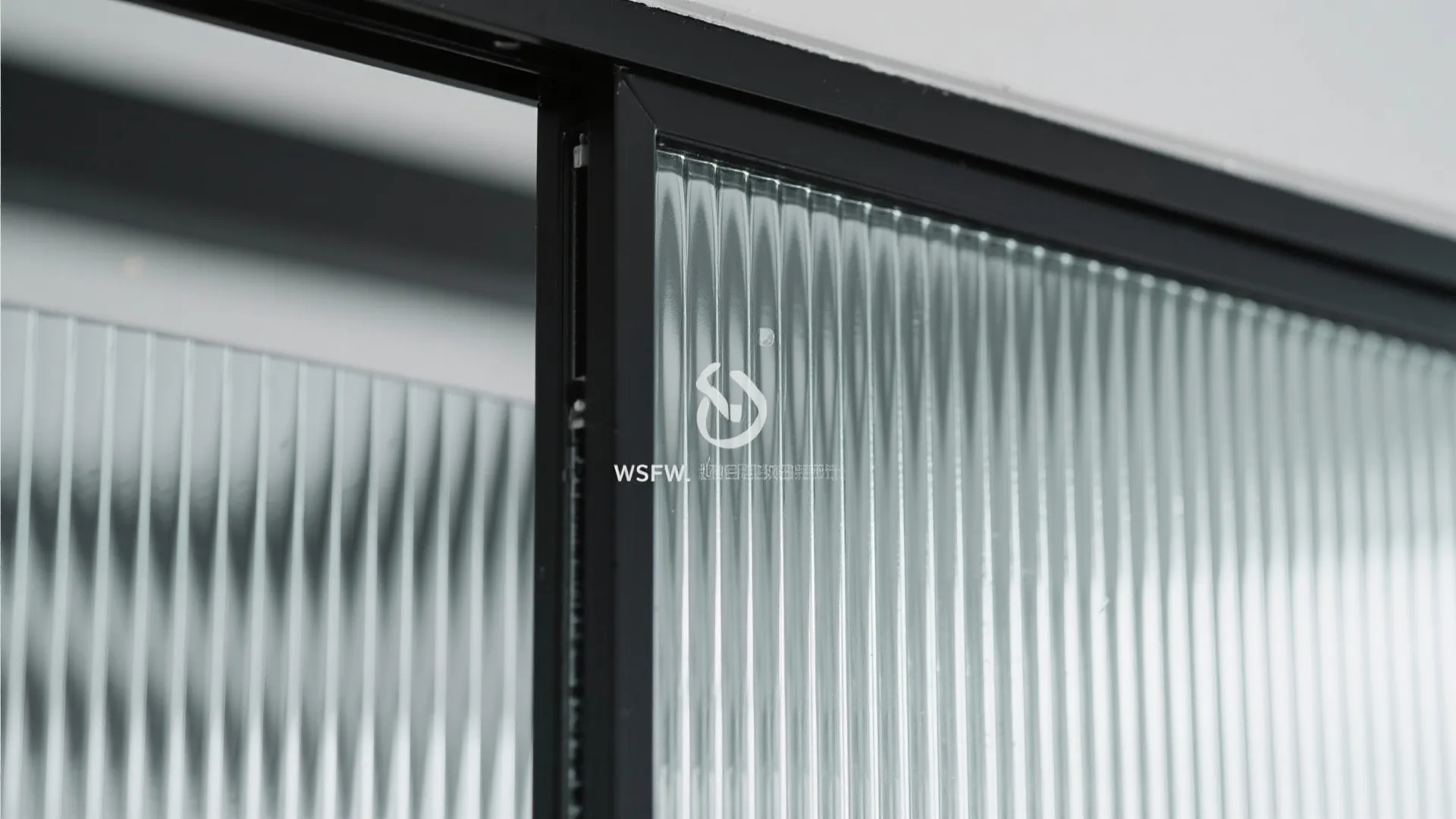 Glass and Metal Screen With a Slim Base