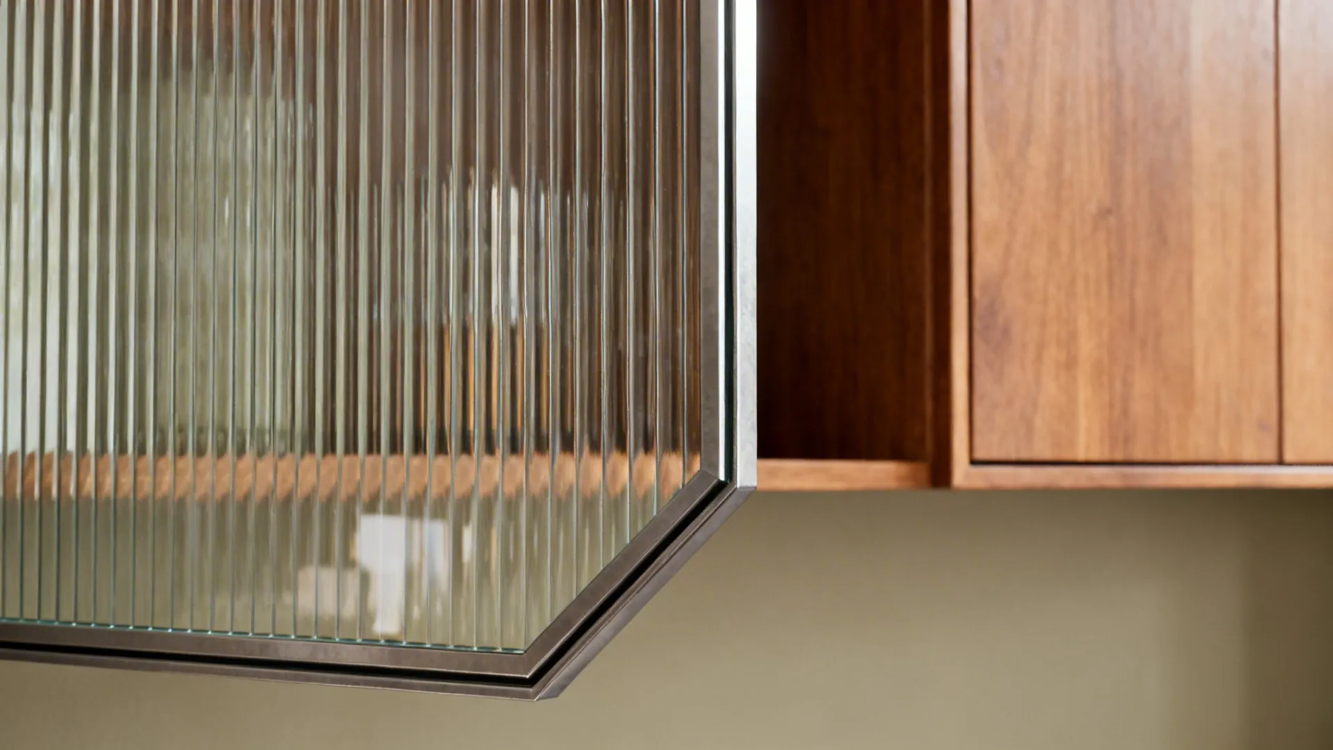 Glass elements to keep it airy (without losing separation)