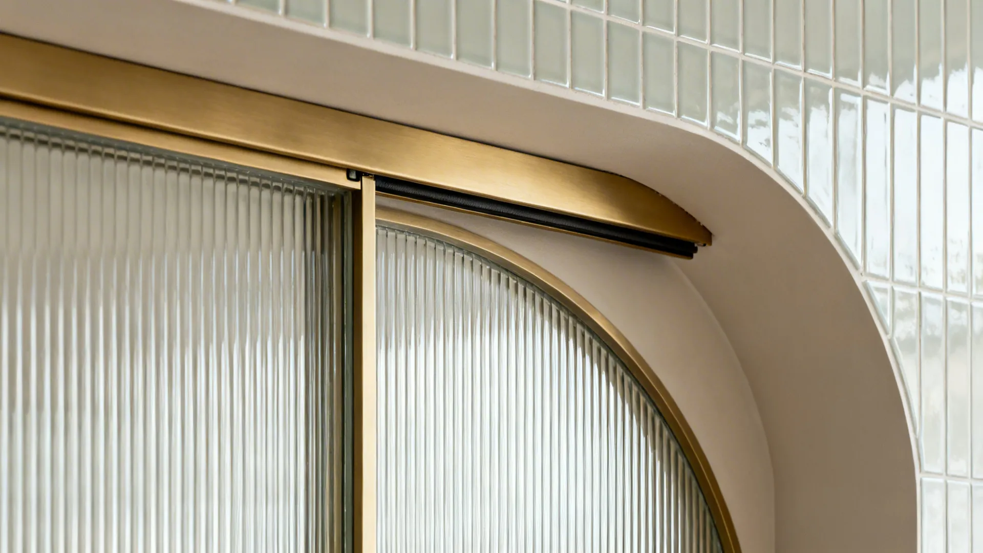 Arched Glass Pass-Through with Backsplash Alignment