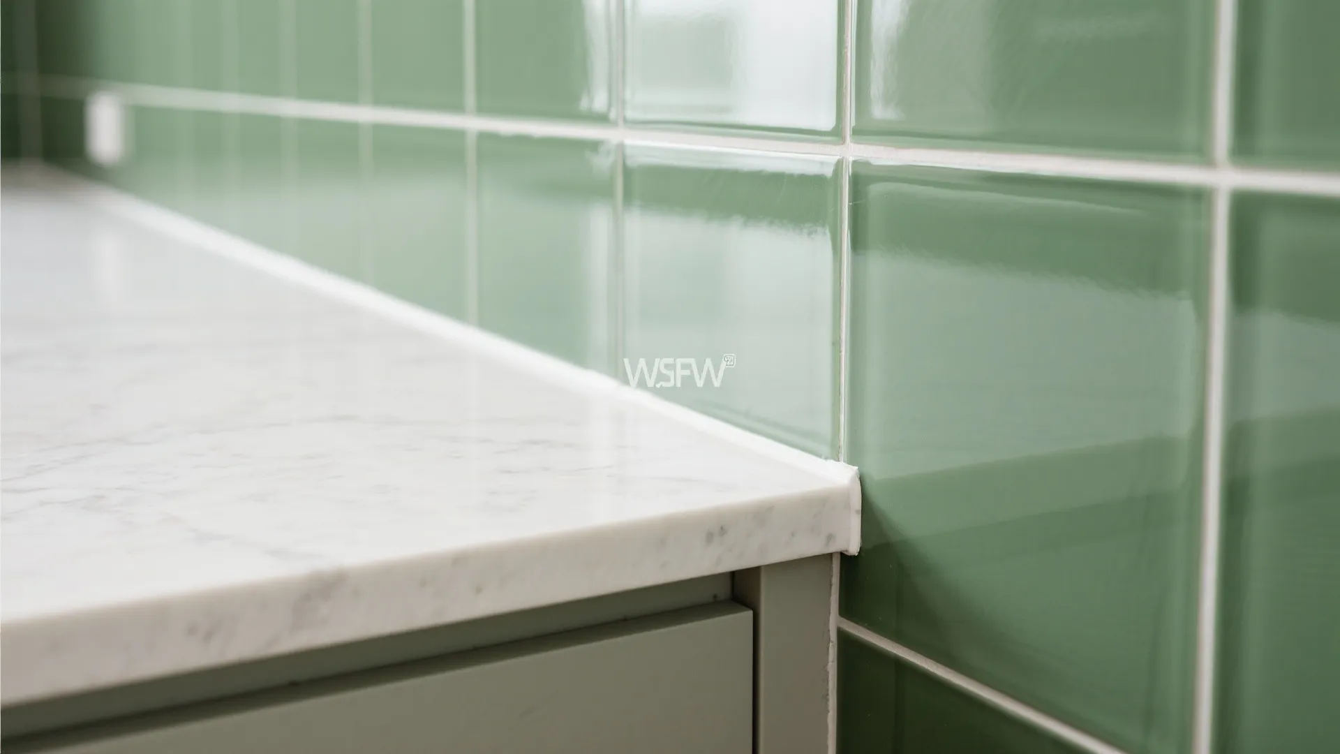 Glass backsplash for openness