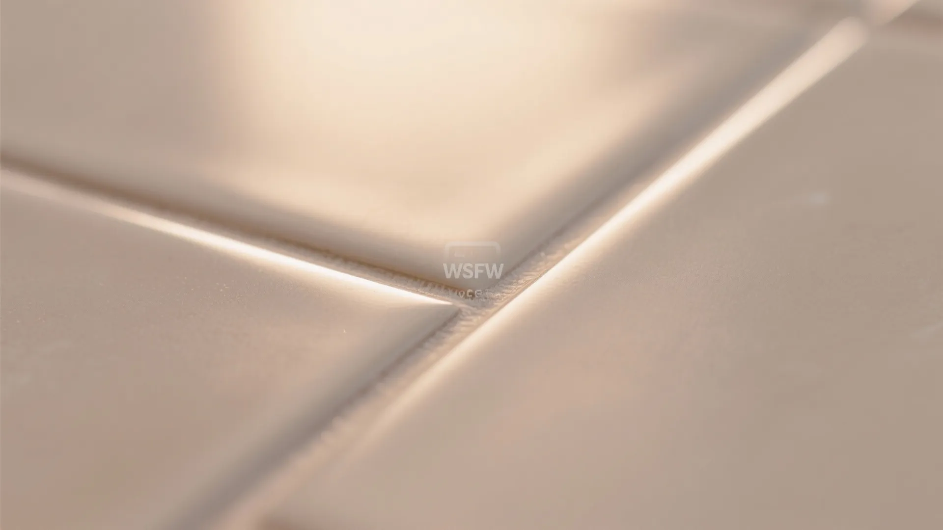 Satin-finish wall tiles: the balanced middle