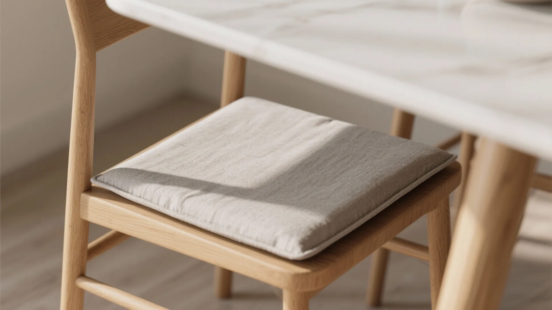 2. Slim Scandinavian linen for airiness