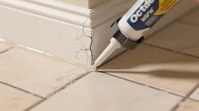 Fixing Cracked Baseboard with Silicone Sealant – Quick & Effective Repair