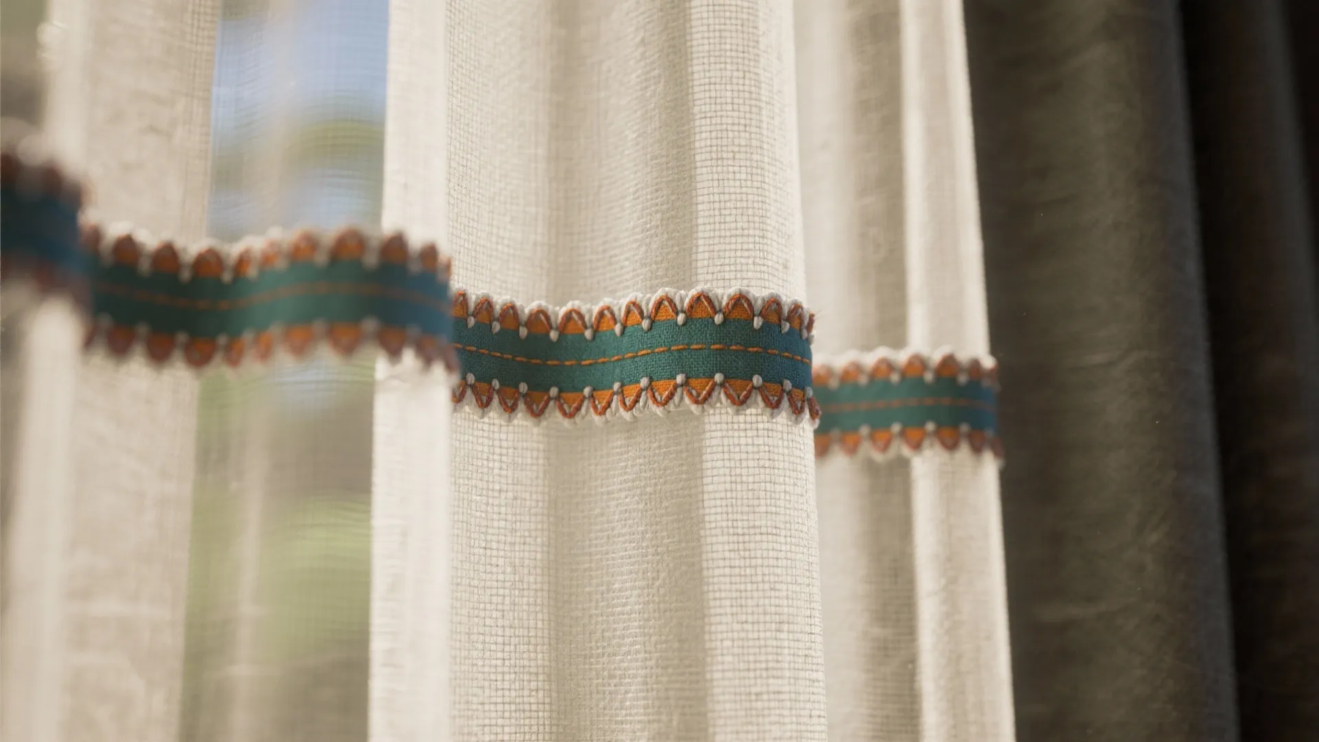 1. Sheer layers with a bold trim