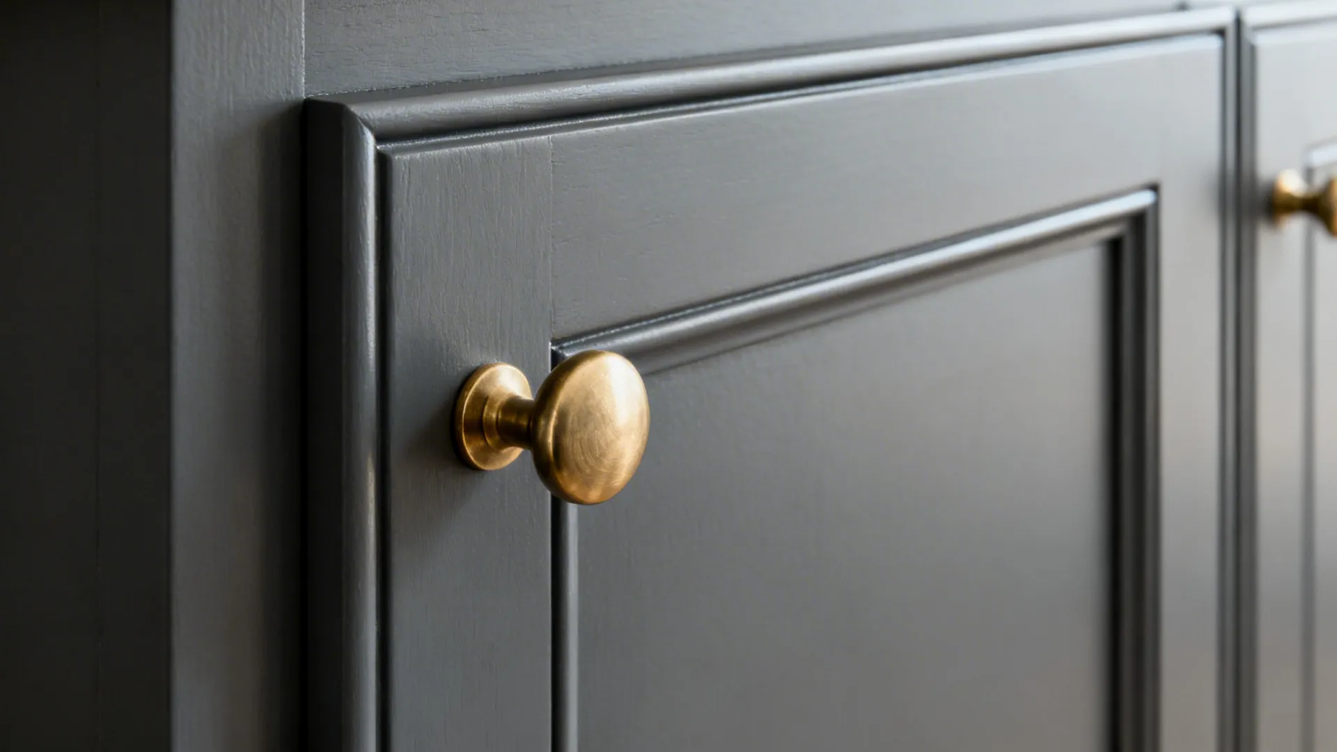 Slim Shaker in Charcoal with Brass Details