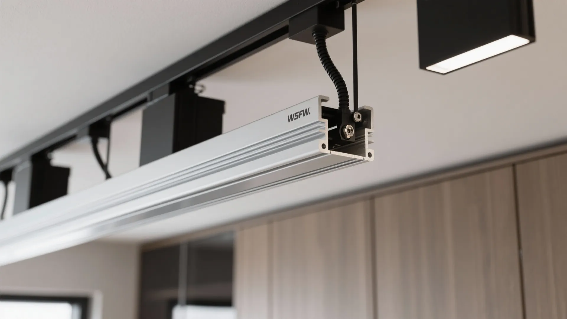 Slimline aluminum truss for low ceilings