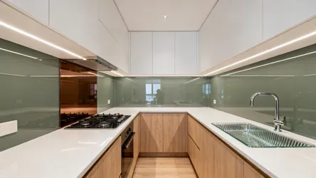 5 Contemporary Kitchen Glass Backsplash Ideas