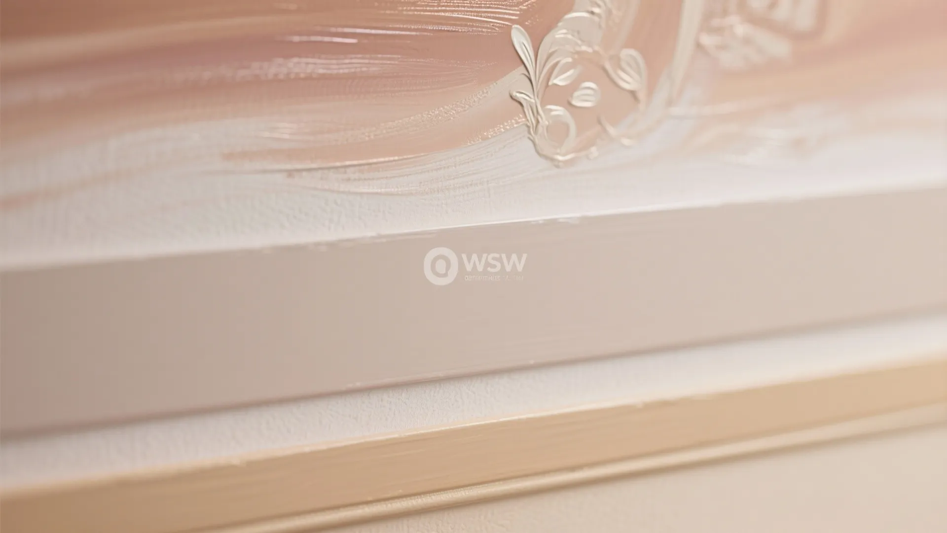 Soft Ombre & Textured Base: Subtle Drama