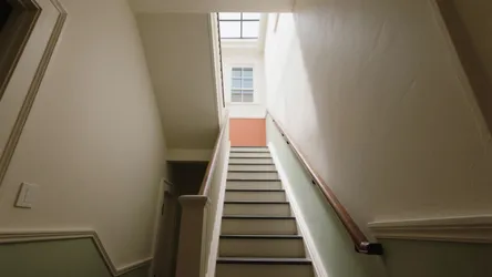 5 Staircase Wall Paint Design Ideas That Work