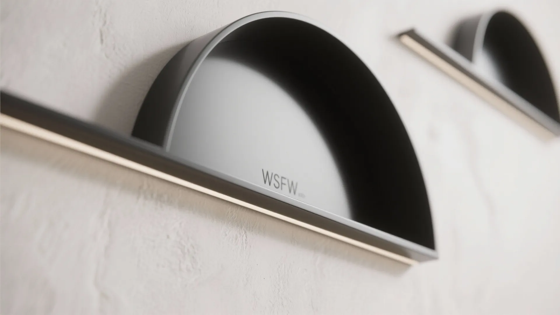 Thin steel-edge arch for a modern line